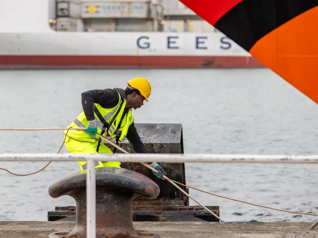 Portico Port Services operative mooring a ship at Portsmouth Cargo Port at Portico. Providing professional vessel mooring and unmooring services.